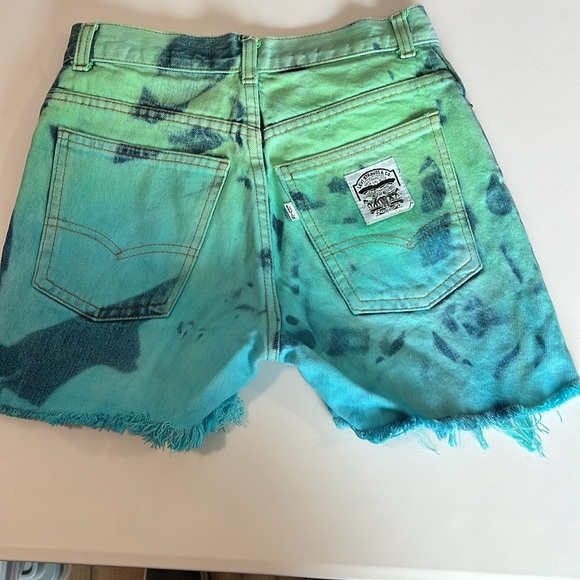Levi’s - vintage tie dye cheeky shorts, higher rise - Picture 2 of 6